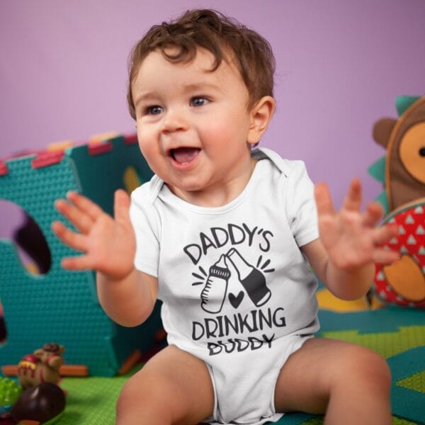 Baby Body Daddys Drinkin Buddy. Witzig Baby Body. Lustige Baby Body. Lustige Babykleidung. Witzig Bodysuit. Baby Witzig Kleidung.
