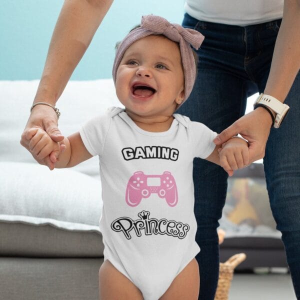 Mädchen Baby Body Gaming Princess. Baby Body. Baby Bodysuit. Video Game Baby Body. Baby Gamer Bodysuit. Baby Gaming Onesie. – Bild 4