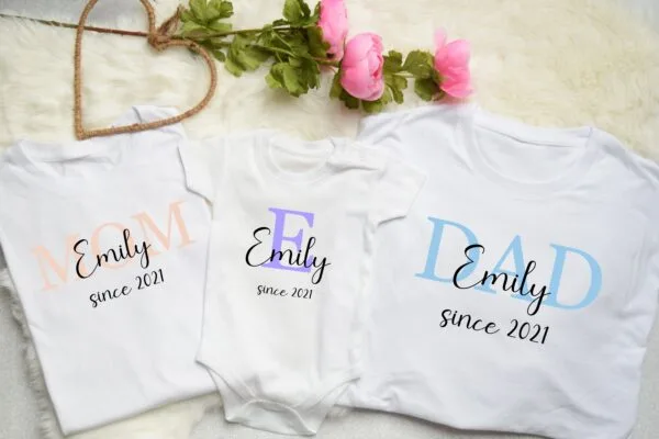 Familien Outfit Passendes Set Mama Papa und Baby Outfit Familien T-Shirt Sets MOM T-Shirt DAD T-Shirt und Baby Body Kind Tshirt Partnerlook – Bild 2