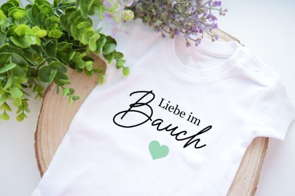 Liebe im Bauch Baby Body Schwangerschaft Verkünden BabyBody Bodysuit Baby 2025 Baby Ankündigung Kleines Wunder Du Wirst Papa Überraschung – Bild 2