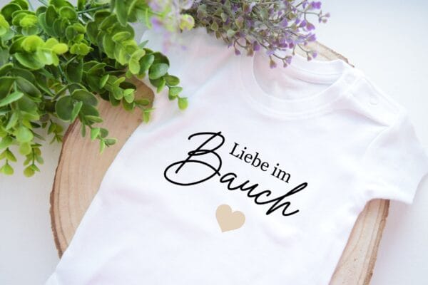 Liebe im Bauch Baby Body Schwangerschaft Verkünden BabyBody Bodysuit Baby 2025 Baby Ankündigung Kleines Wunder Du Wirst Papa Überraschung – Bild 3