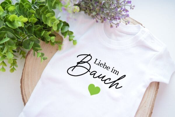 Liebe im Bauch Baby Body Schwangerschaft Verkünden BabyBody Bodysuit Baby 2025 Baby Ankündigung Kleines Wunder Du Wirst Papa Überraschung – Bild 4