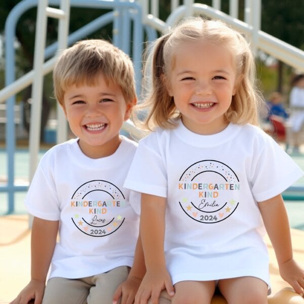 Hallo Kindergarten:Personalisiertes Kindergarten T-Shirt.Outfit Kindergartenstart.Kindergarten Kind 2024 TShirt mit Name.Geschenk. – Bild 6