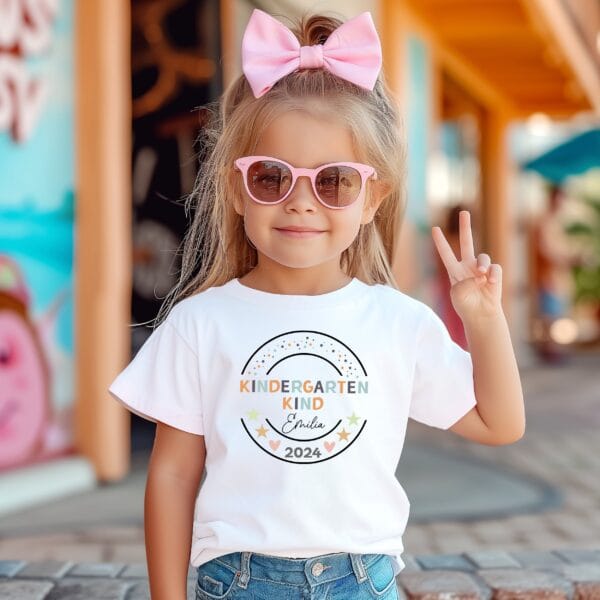 Hallo Kindergarten:Personalisiertes Kindergarten T-Shirt.Outfit Kindergartenstart.Kindergarten Kind 2024 TShirt mit Name.Geschenk. – Bild 3