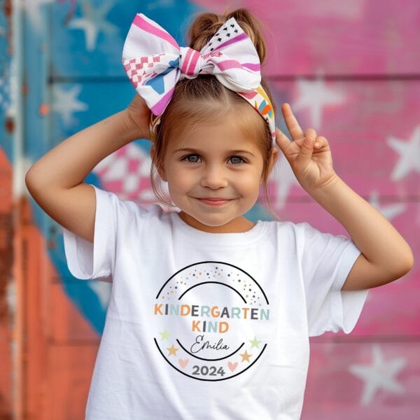 Hallo Kindergarten:Personalisiertes Kindergarten T-Shirt.Outfit Kindergartenstart.Kindergarten Kind 2024 TShirt mit Name.Geschenk.