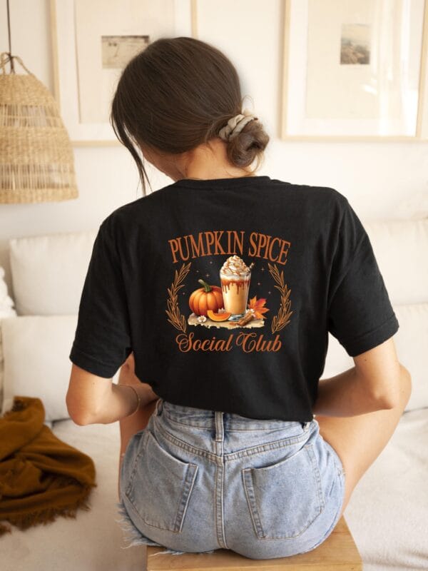 Pumpkin Spice Vibes T-Shirt.Herbstfavorit: Kürbisgewürz T-Shirt.Geschenk für Sie.Herbst Shirt.Pumpkin Spice T-Shirt.Fall Coffee Shirt. – Bild 3