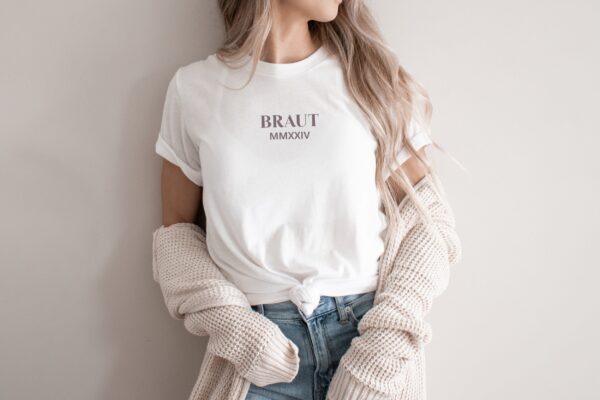 Hier kommt die Braut-Shirt.Braut 2024 T-Shirt.JGA Tshirt.Brautgeschenk.Junggesellinnenabschied Frauen Shirt.Hochzeit 2024.JGA Frauen TShirt. – Bild 2