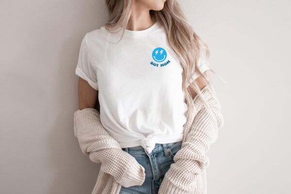 Jungsmama T-Shirt mit coolem Print.Boy Mama Era TShirt.In My Boy Mama Era.Geschenk für frischgebackene Mamas.Geschenk zum Muttertag. – Bild 6