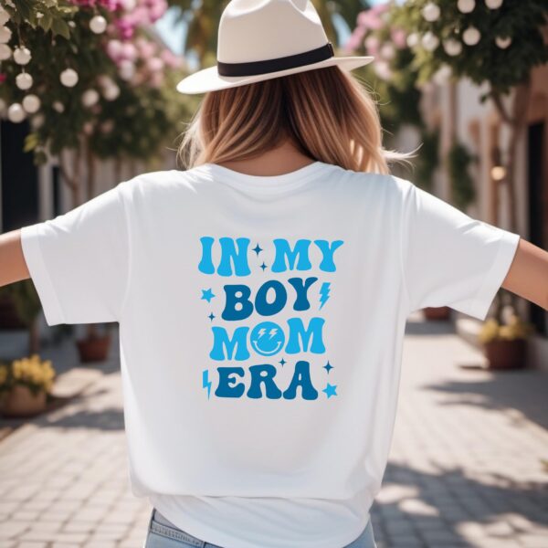Jungsmama T-Shirt mit coolem Print.Boy Mama Era TShirt.In My Boy Mama Era.Geschenk für frischgebackene Mamas.Geschenk zum Muttertag. – Bild 7