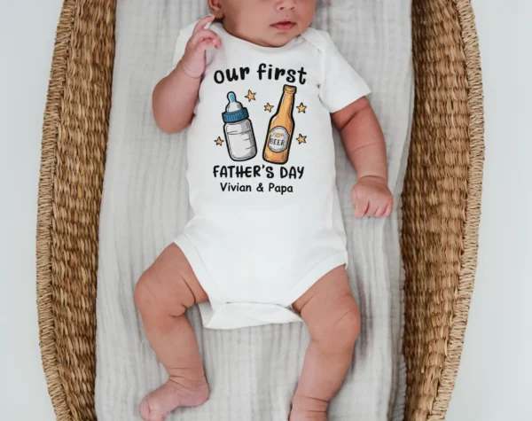 Erstes Vatertags Set personalisiert–Vater & Baby Partnerlook mit Name und Wunschtext.Personalisierte Geschenk Idee–Vater und Baby Outfit. – Bild 3