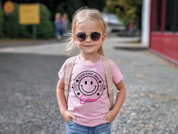 Schulkind 2025 T-Shirt | Einschulung Outfit Mädchen Junge | 1. Schultag Geschenkidee | Kindergarten Abschied Shirt. – Bild 4