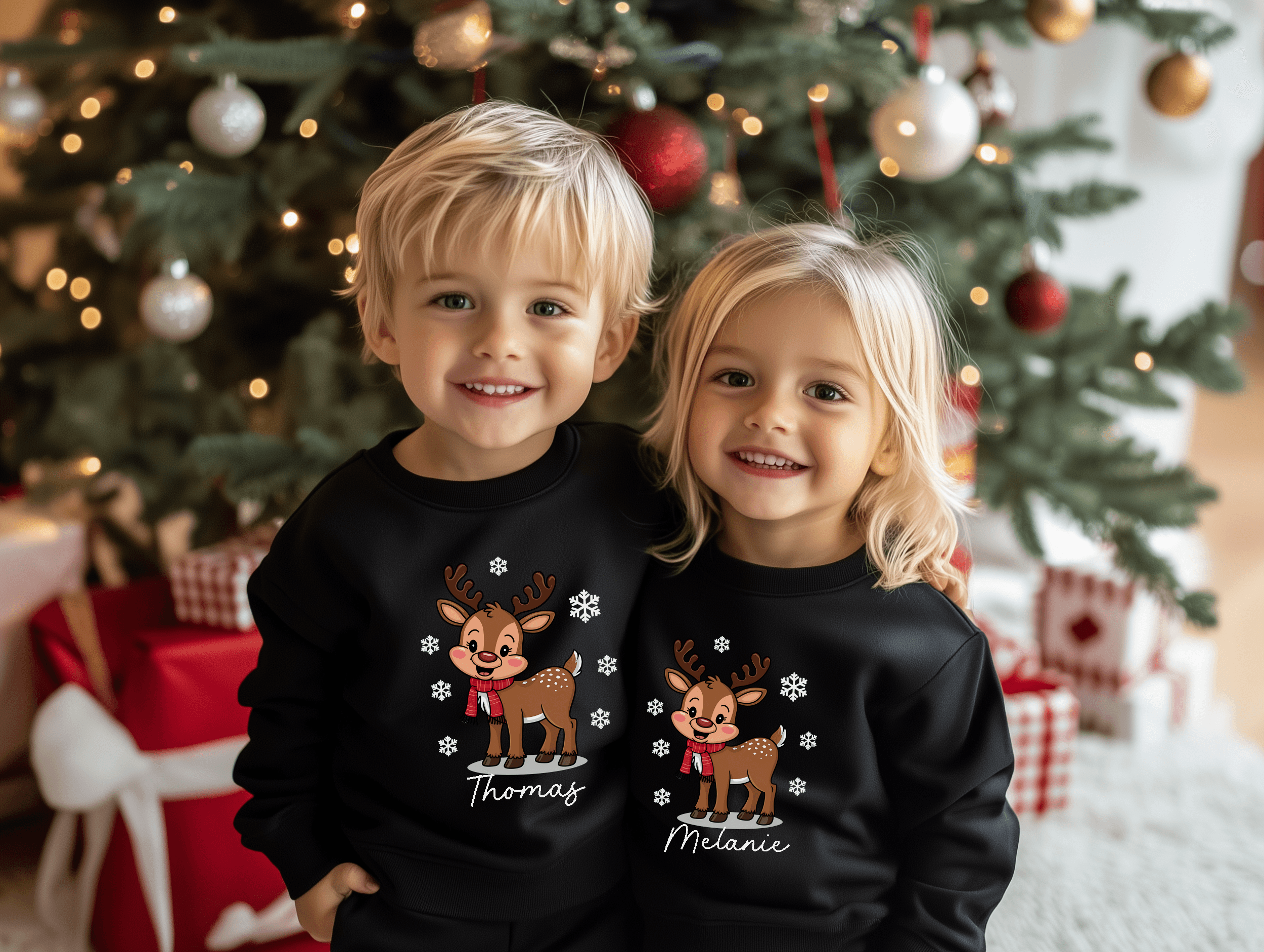 Familien Weihnachts Sweatshirt Rot mit Rentier – personalisiert mit Namen: Mama, Papa, Wunschname – Matching Family Xmas Pulli, Geschenk Set – Bild 4