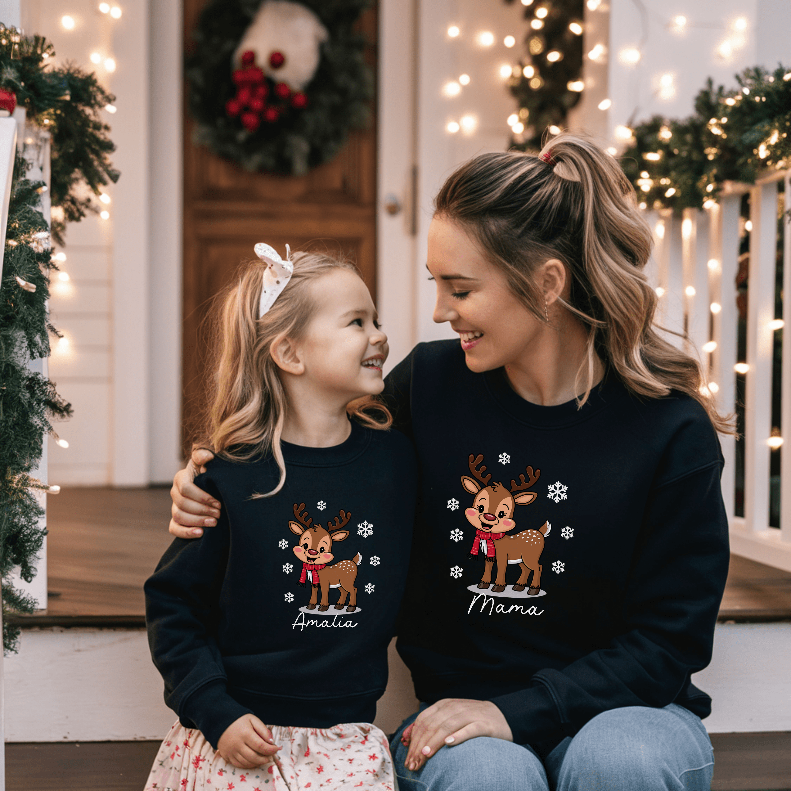Familien Weihnachts Sweatshirt Rot mit Rentier – personalisiert mit Namen: Mama, Papa, Wunschname – Matching Family Xmas Pulli, Geschenk Set – Bild 2